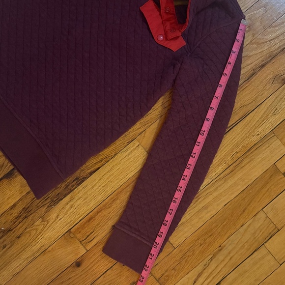 Patagonia quilted 1/4 snap pullover in maroon with red trim - women's size XS - Picture 10 of 12